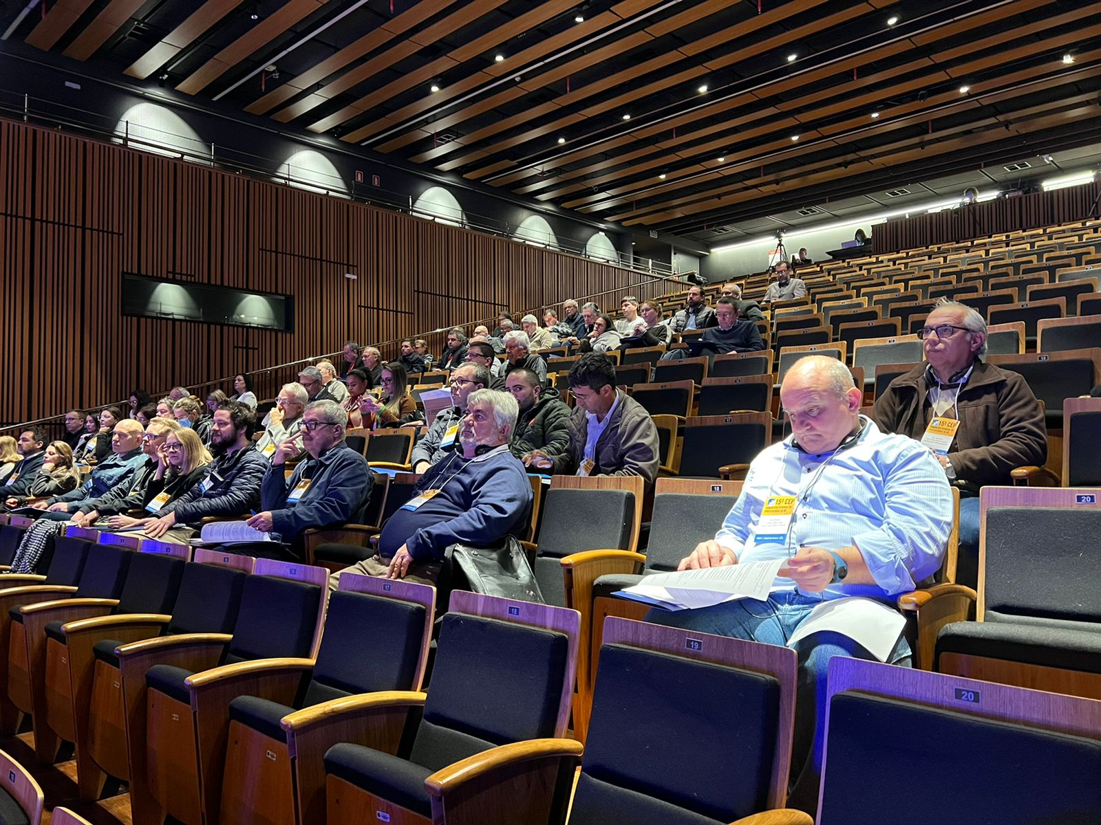 Profissionais atentos às palestras